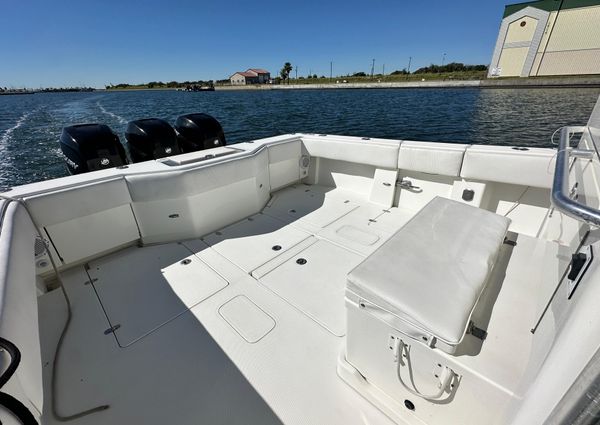 SeaVee 39B Center Console image