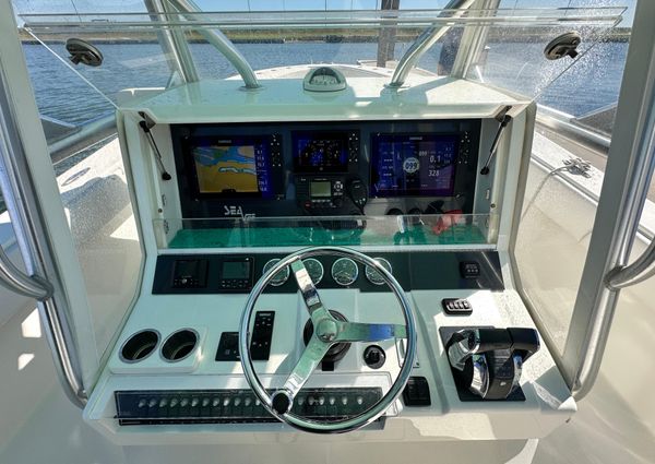 SeaVee 39B Center Console image