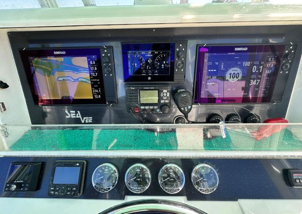 SeaVee 39B Center Console image