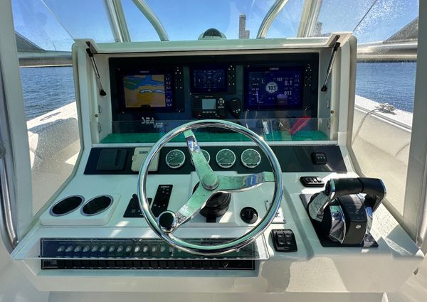 SeaVee 39B Center Console image