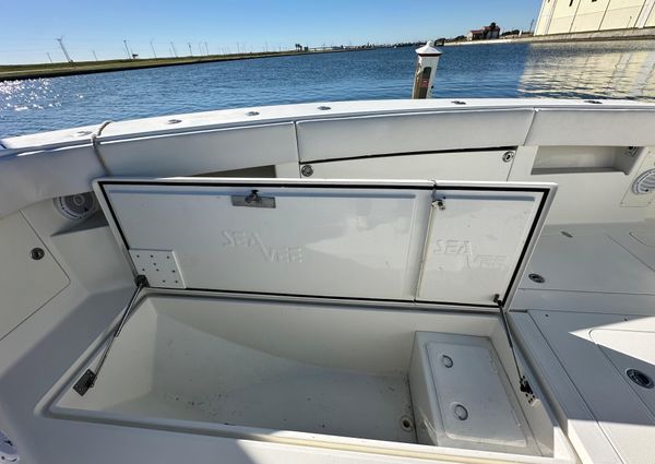 SeaVee 39B Center Console image