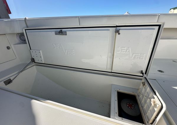 SeaVee 39B Center Console image