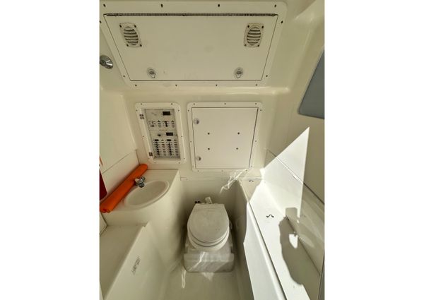 SeaVee 39B Center Console image