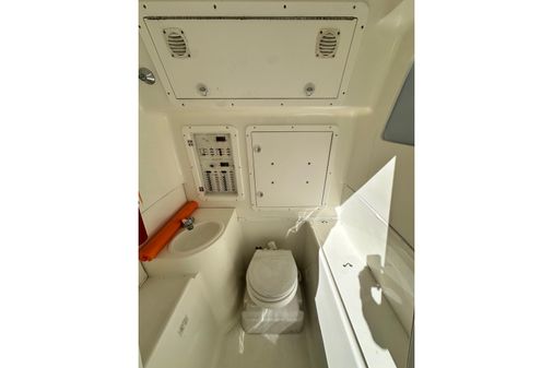 SeaVee 39B Center Console image