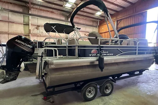 Sun Tracker Fishin' Barge 20 DLX image