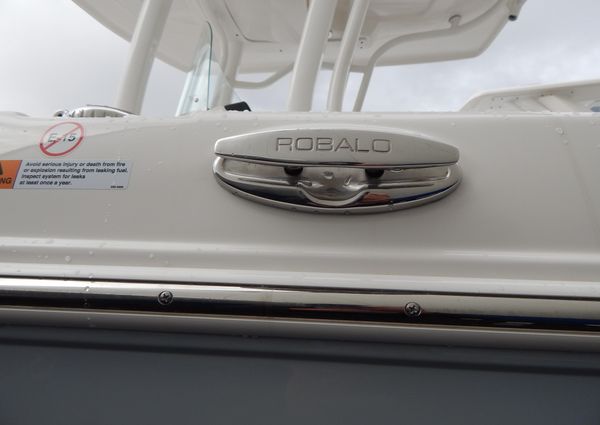 Robalo R242-EXPLORER image