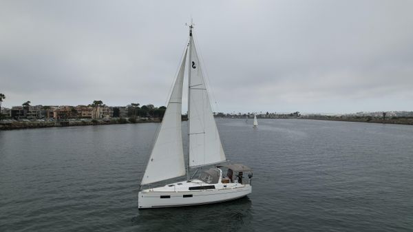 Beneteau Oceanis 35
