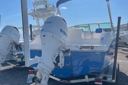 Robalo R207 Dual Console image