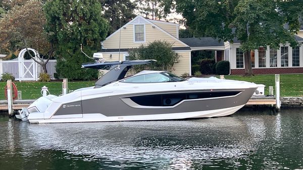 Cruisers Yachts 38 GLS