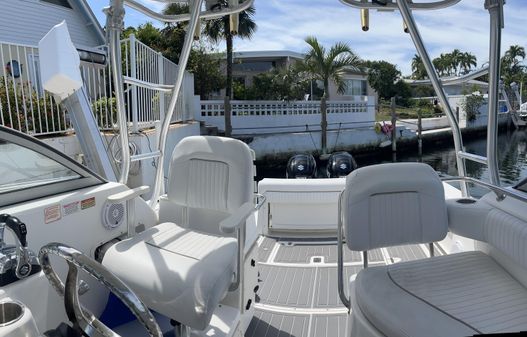 Boston Whaler 26 Conquest image