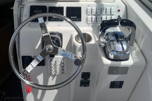 Boston Whaler 26 Conquest image