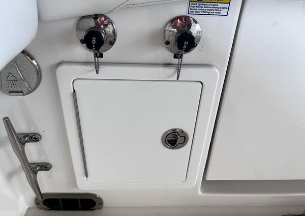 Regulator 34 Center Console image