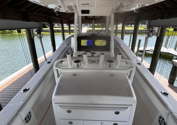 Regulator 34 Center Console image