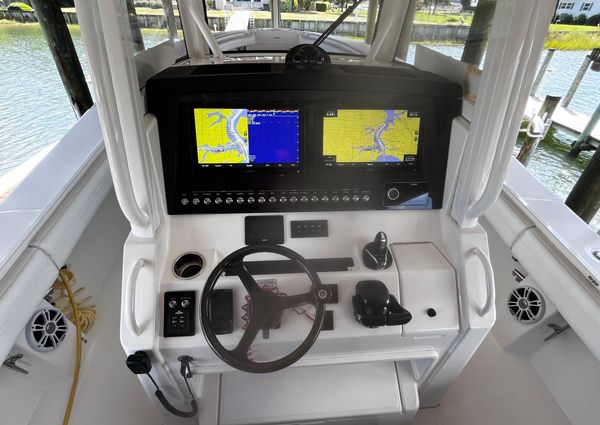 Regulator 34 Center Console image