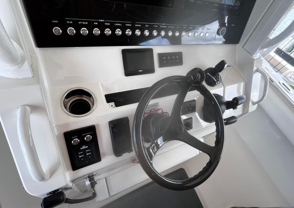 Regulator 34 Center Console image