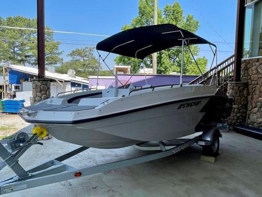 Starcraft SVX 171 OB Deck Boat - main image