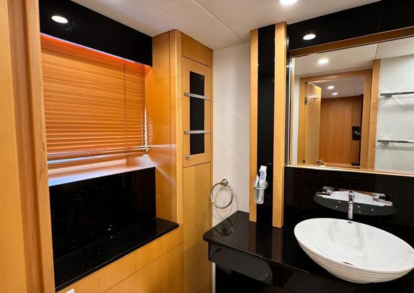 Sunseeker 80 Yacht image