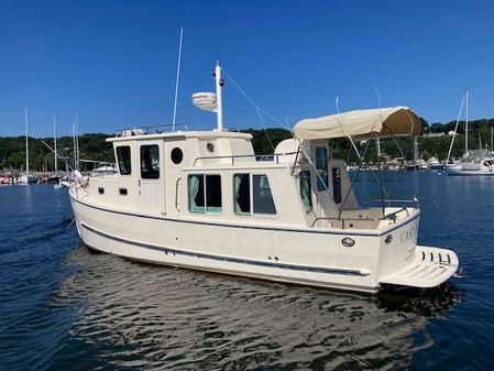 North Pacific 28 Pilothouse image