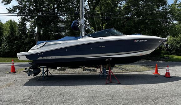 Sea-ray 270-SLX image