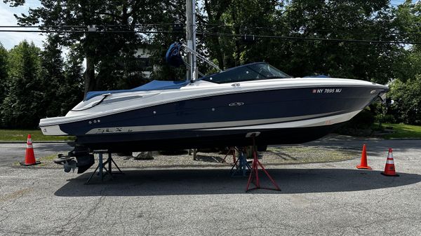 Sea Ray 270 SLX