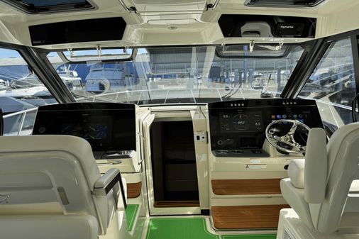 Boston Whaler 405 Conquest image