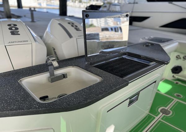 Boston Whaler 405 Conquest image