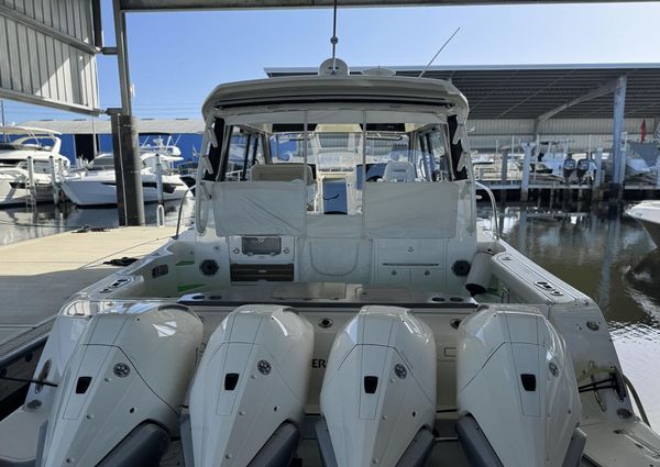 Boston Whaler 405 Conquest image