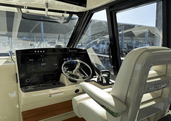 Boston Whaler 405 Conquest image