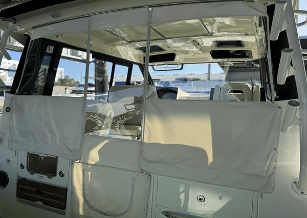 Boston Whaler 405 Conquest image