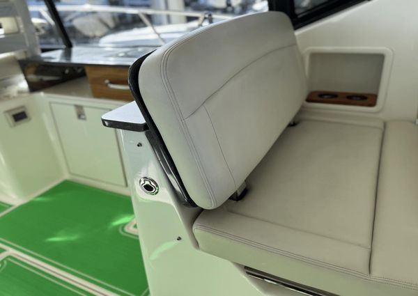 Boston Whaler 405 Conquest image