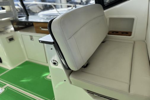 Boston Whaler 405 Conquest image