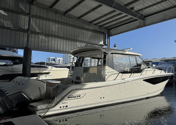 Boston Whaler 405 Conquest image