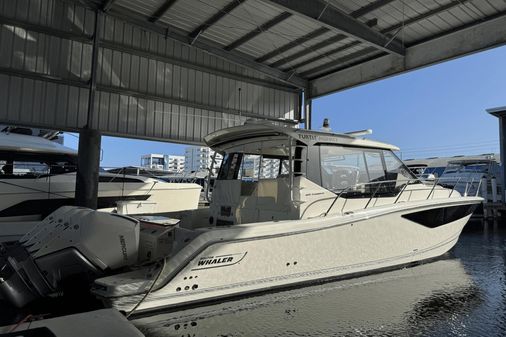 Boston Whaler 405 Conquest image