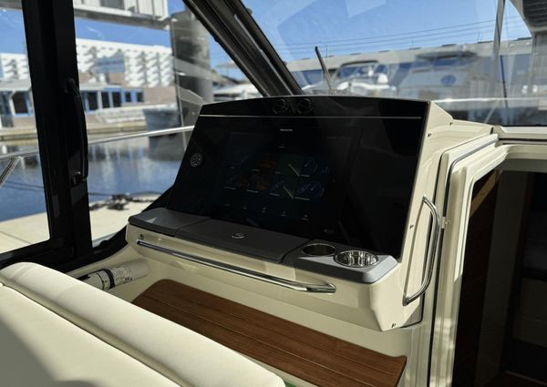 Boston Whaler 405 Conquest image