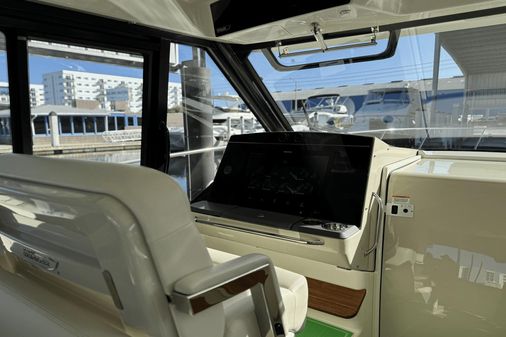 Boston Whaler 405 Conquest image