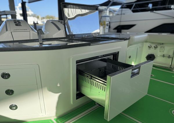 Boston Whaler 405 Conquest image