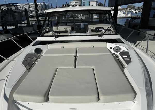 Boston Whaler 405 Conquest image