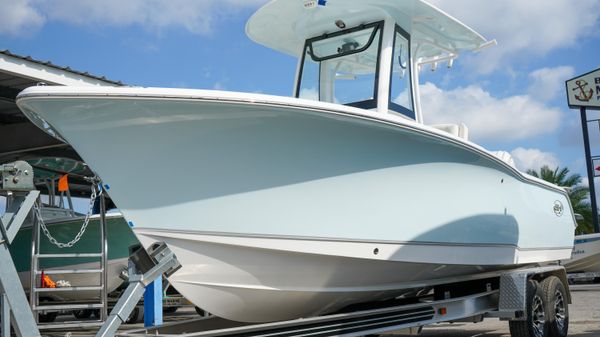 Sea Hunt Ultra 239 SE