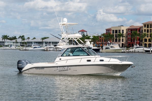Everglades 320 EX with Tower - main image