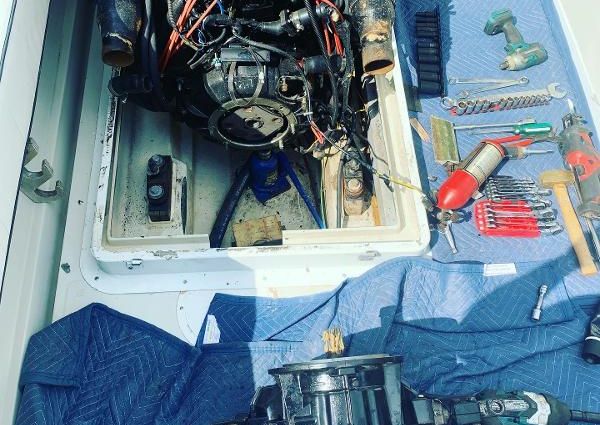 Boston-whaler 27-INBOARD image