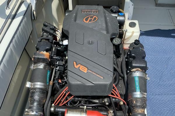Boston-whaler 27-INBOARD image