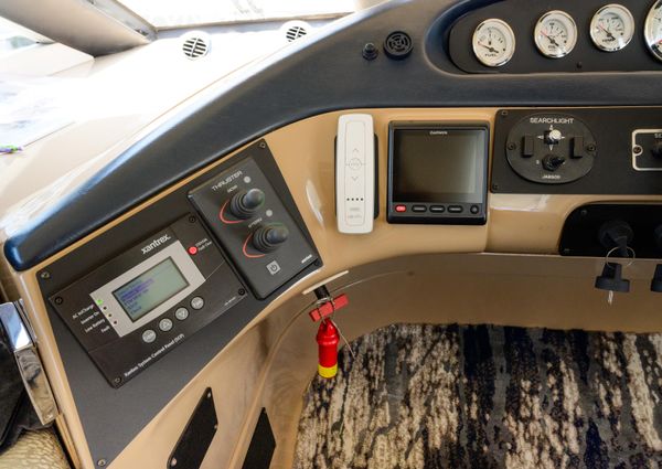 Carver 530-VOYAGER-PILOTHOUSE image