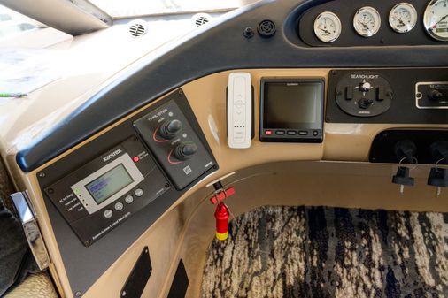 Carver 530-VOYAGER-PILOTHOUSE image