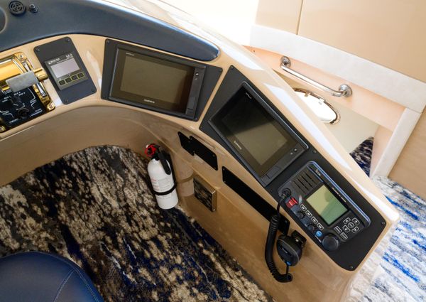 Carver 530-VOYAGER-PILOTHOUSE image