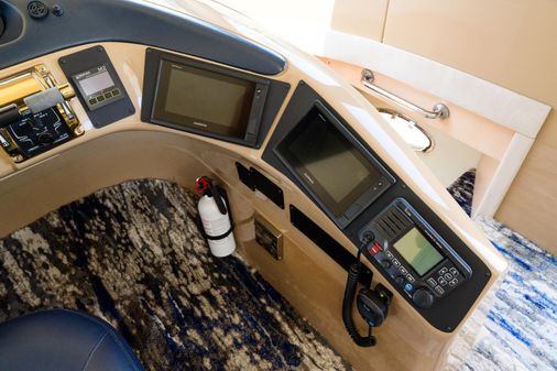 Carver 530-VOYAGER-PILOTHOUSE image