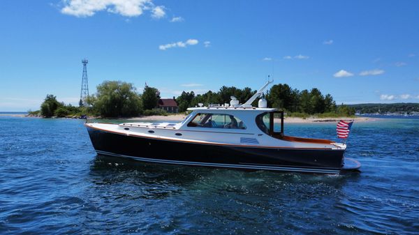 Hinckley Talaria 44 Motoryacht image