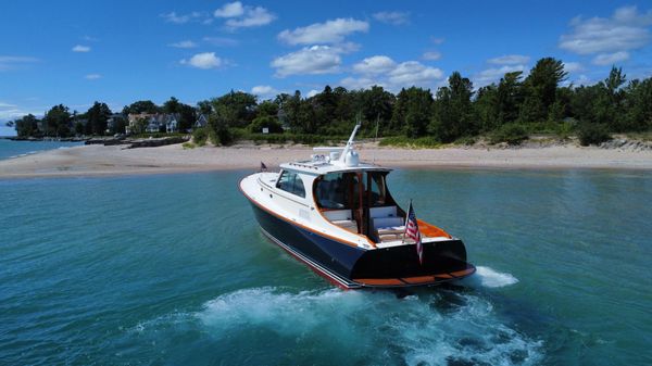 Hinckley Talaria 44 Motoryacht image