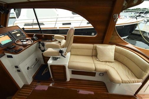 Hinckley Talaria 44 Motoryacht image