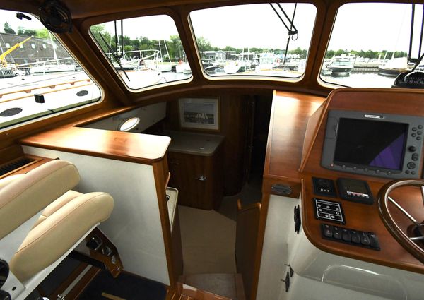 Hinckley Talaria 44 Motoryacht image