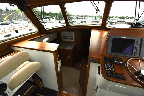 Hinckley Talaria 44 Motoryacht image